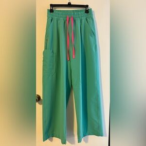 FIGS Surgical green scrub bottoms with Pink Drawstrings